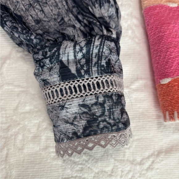 GUESS - NWT Josette long sleeve floral chiffon top XS - Picture 11 of 15